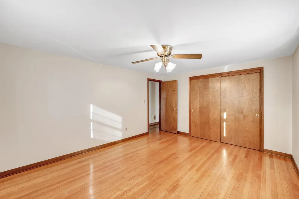 1082 Kenwood St, Green Bay, WI 54304