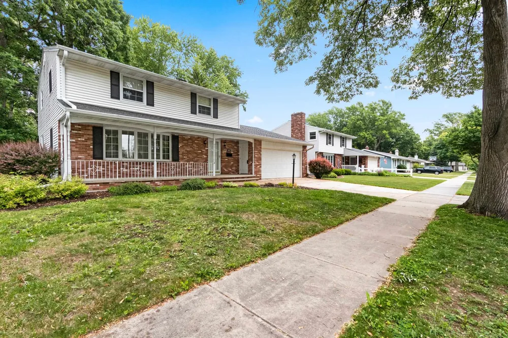 1082 Kenwood St, Green Bay, WI 54304