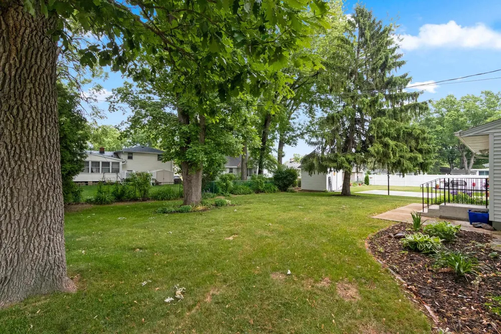 1082 Kenwood St, Green Bay, WI 54304