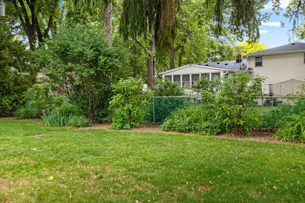 1082 Kenwood St, Green Bay, WI 54304