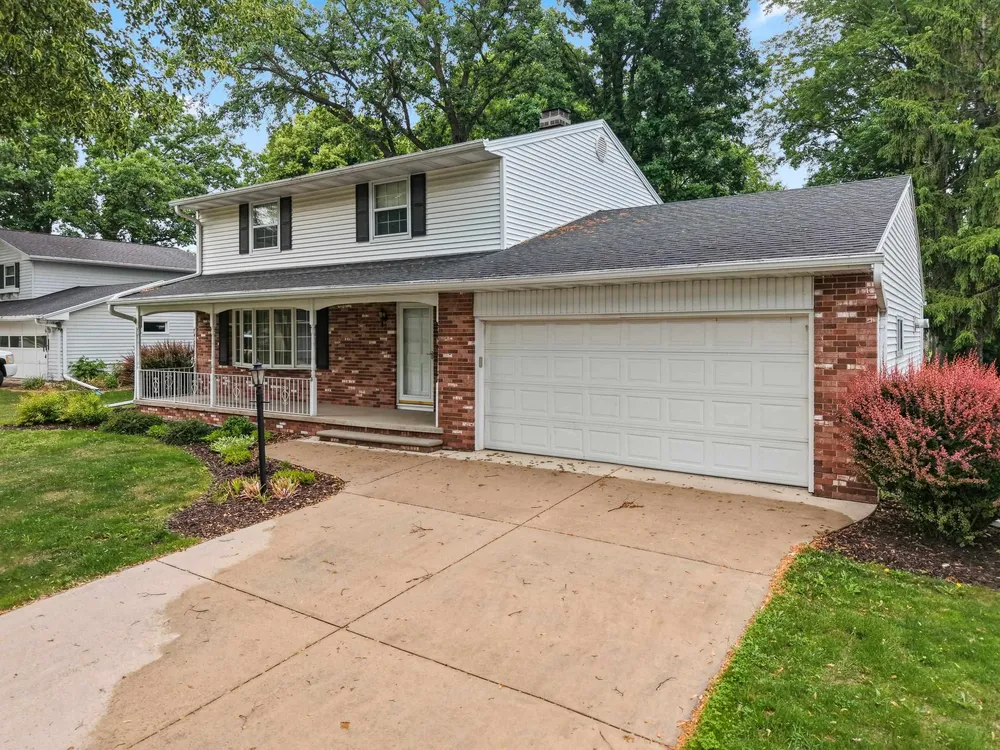 1082 Kenwood St, Green Bay, WI 54304