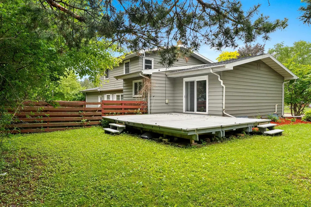 1618 S Riverdale Dr, Appleton, WI 54914