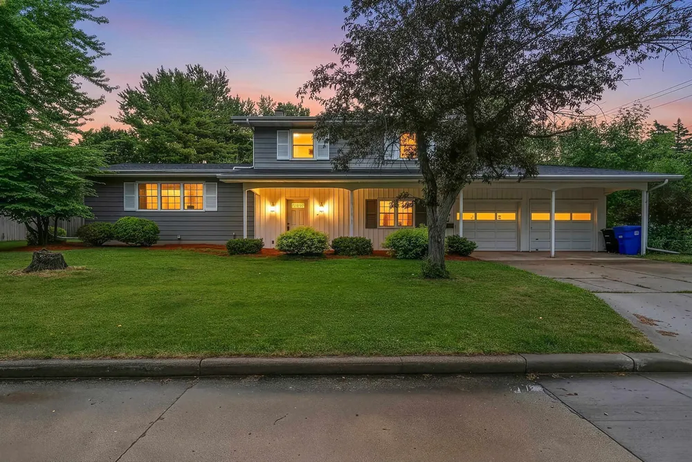 1618 S Riverdale Dr, Appleton, WI 54914