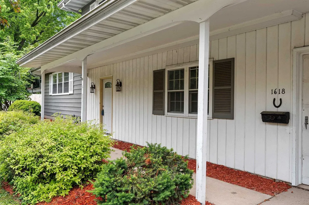 1618 S Riverdale Dr, Appleton, WI 54914