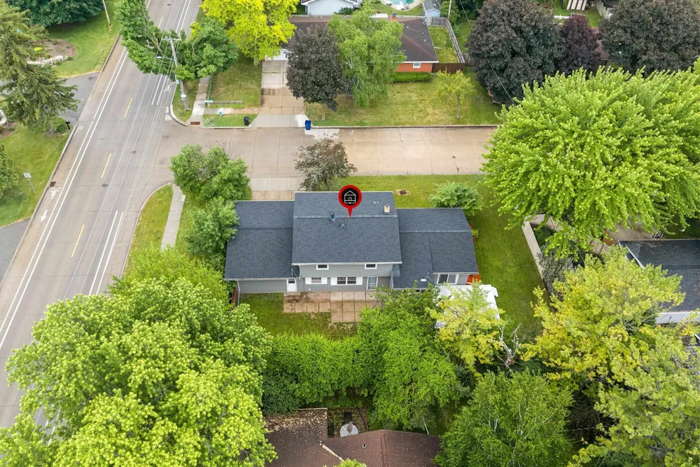 1618 S Riverdale Dr, Appleton, WI 54914