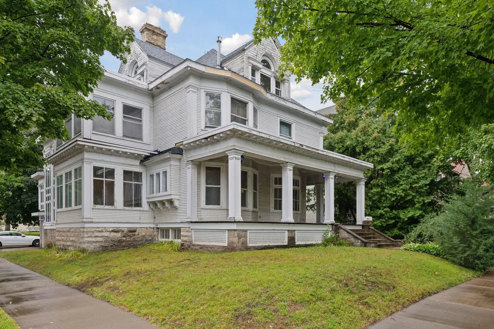 1820 Colfax Ave S, Minneapolis, MN 55403