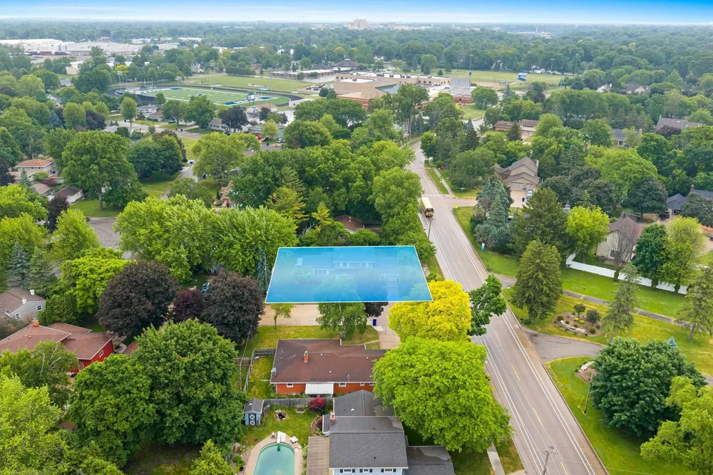 1618 S Riverdale Dr, Appleton, WI 54914