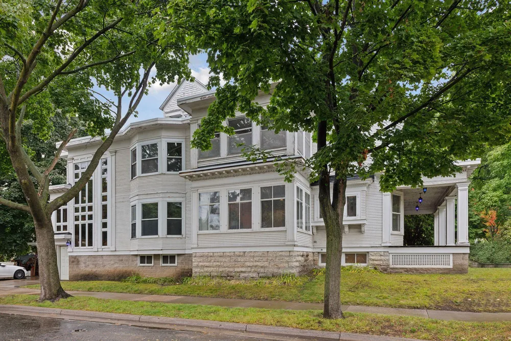 1820 Colfax Ave S, Minneapolis, MN 55403