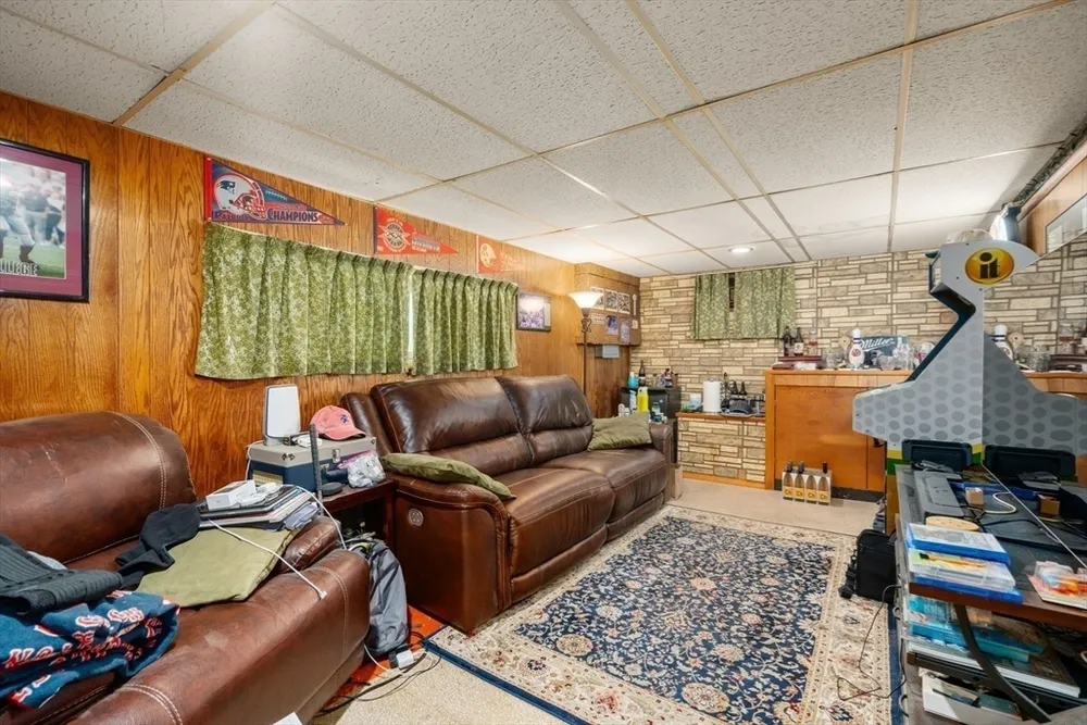 12 Ruby Rd, Saugus, MA 01906