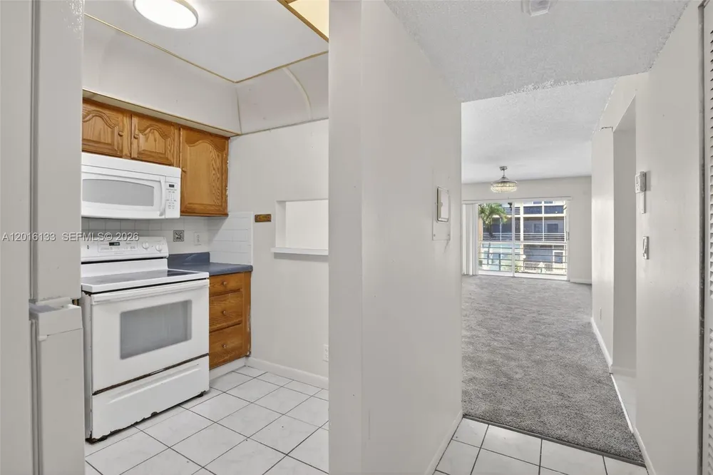 3048 Sunrise Lakes Dr E, Sunrise, FL 33322