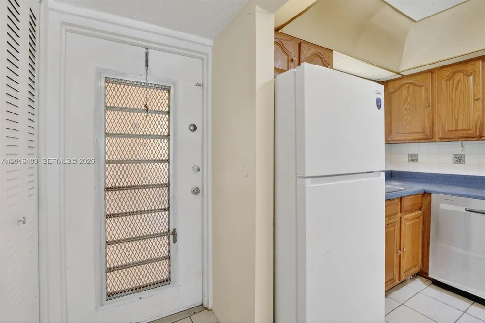 3048 Sunrise Lakes Dr E, Sunrise, FL 33322