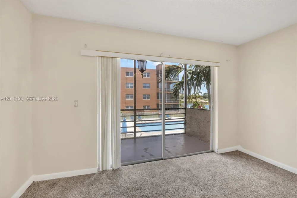 3048 Sunrise Lakes Dr E, Sunrise, FL 33322