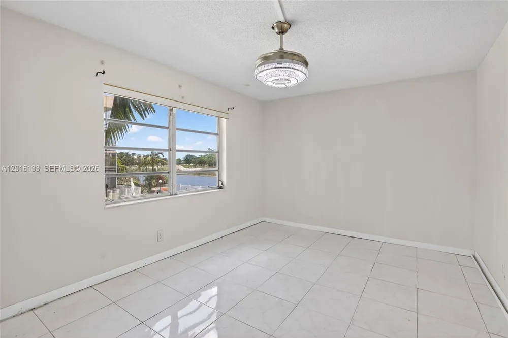 3048 Sunrise Lakes Dr E, Sunrise, FL 33322