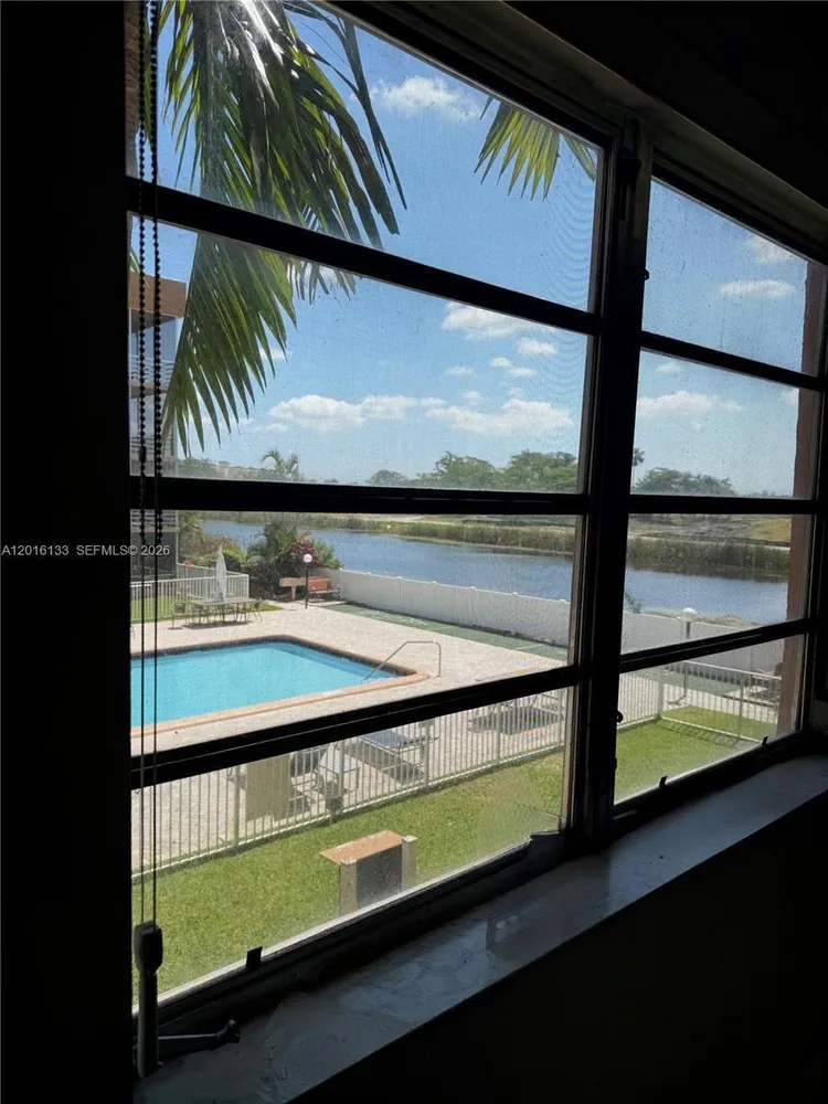 3048 Sunrise Lakes Dr E, Sunrise, FL 33322