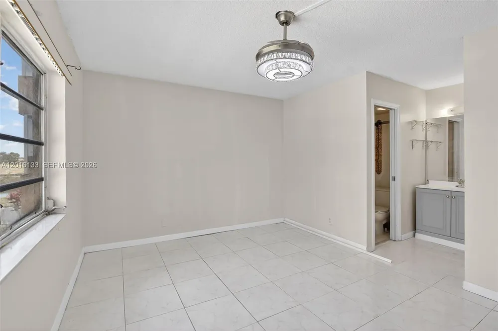 3048 Sunrise Lakes Dr E, Sunrise, FL 33322
