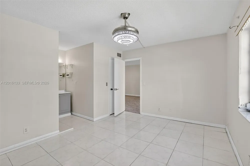 3048 Sunrise Lakes Dr E, Sunrise, FL 33322