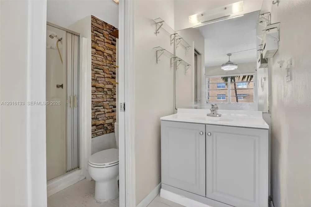 3048 Sunrise Lakes Dr E, Sunrise, FL 33322