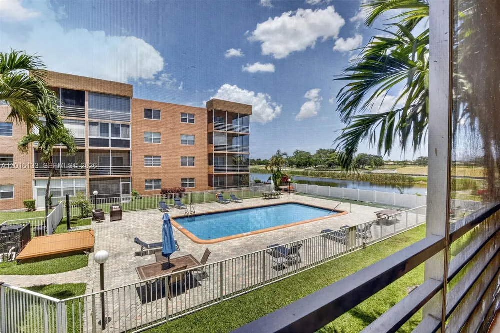3048 Sunrise Lakes Dr E, Sunrise, FL 33322