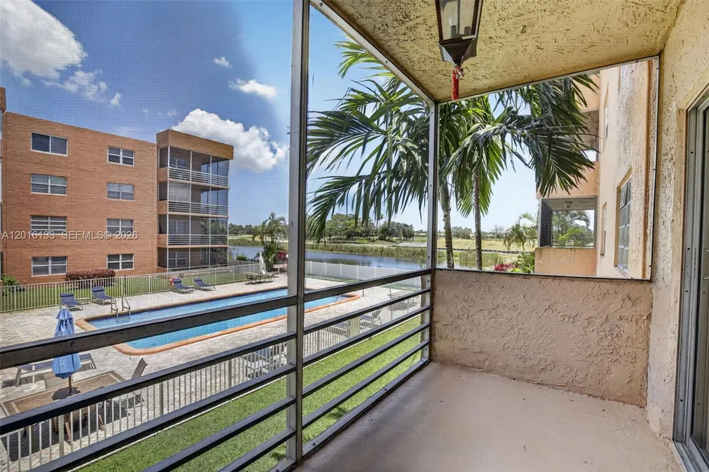 3048 Sunrise Lakes Dr E, Sunrise, FL 33322