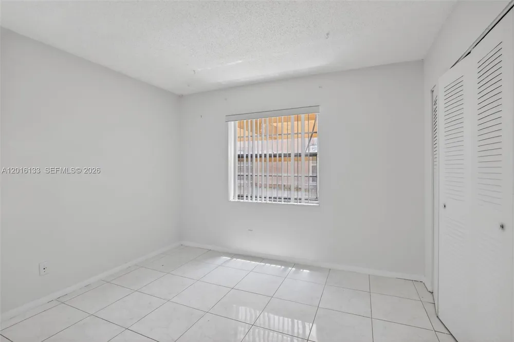 3048 Sunrise Lakes Dr E, Sunrise, FL 33322