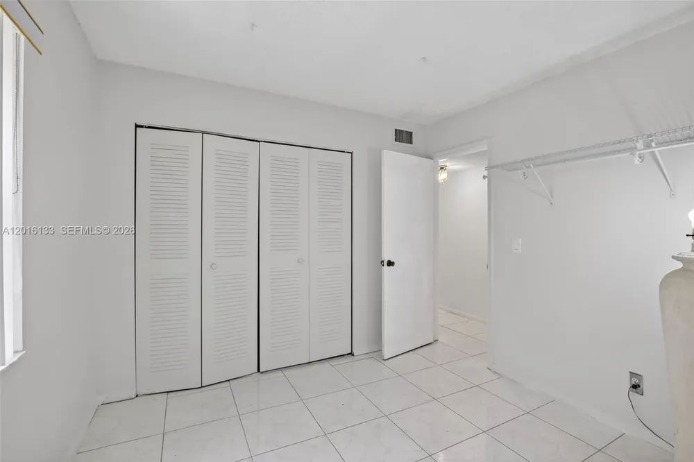 3048 Sunrise Lakes Dr E, Sunrise, FL 33322