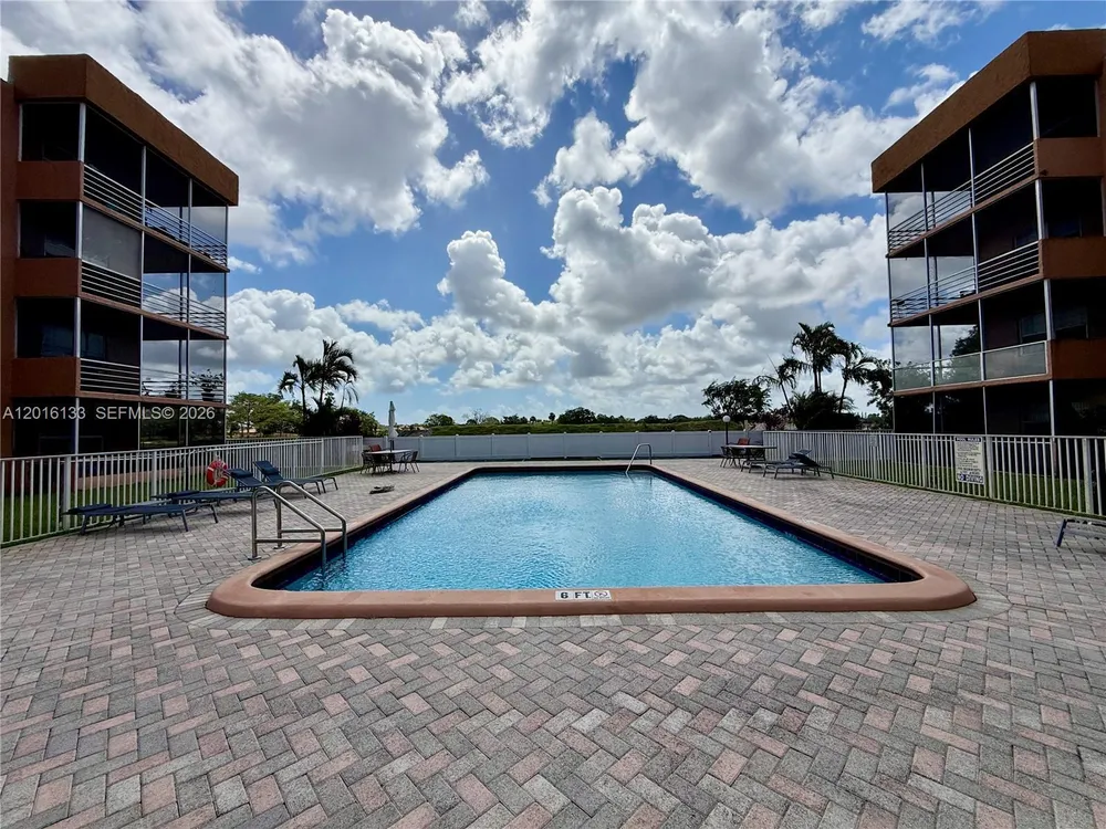 3048 Sunrise Lakes Dr E, Sunrise, FL 33322