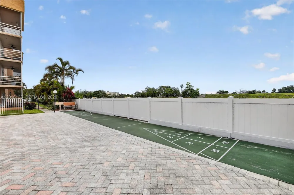 3048 Sunrise Lakes Dr E, Sunrise, FL 33322