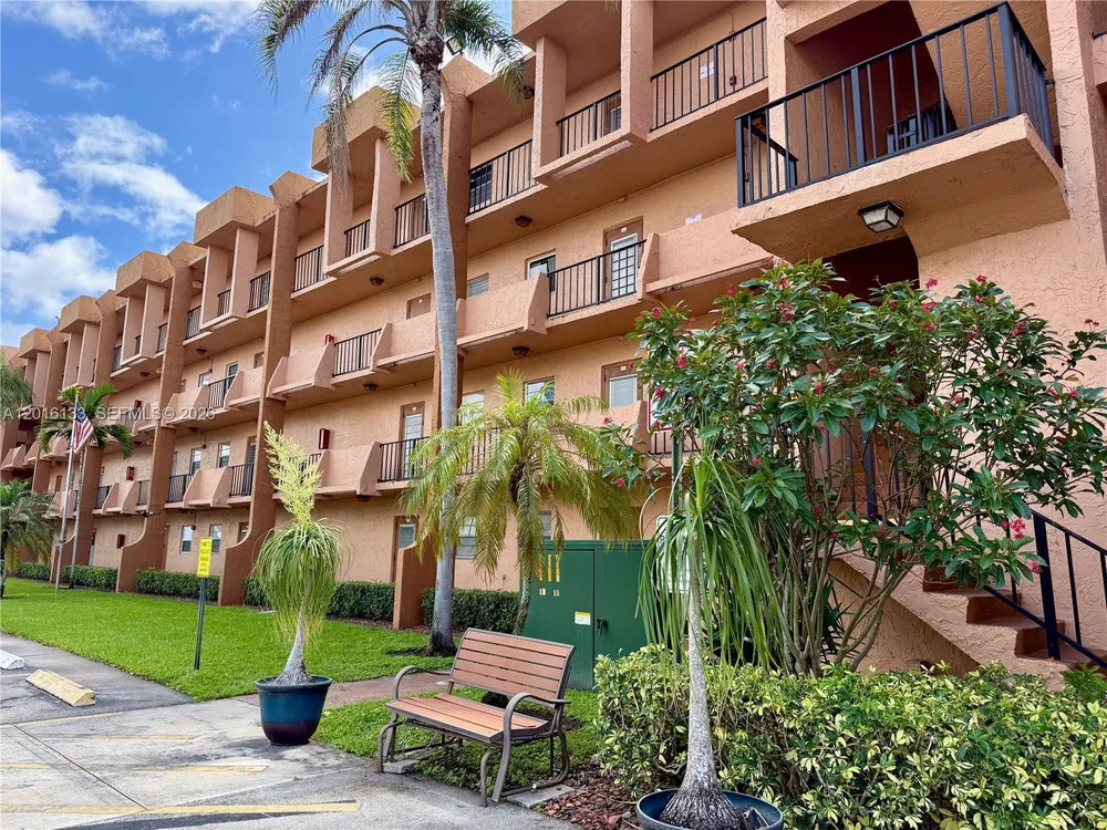 3048 Sunrise Lakes Dr E, Sunrise, FL 33322