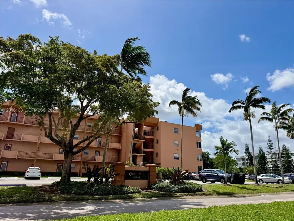 3048 Sunrise Lakes Dr E, Sunrise, FL 33322