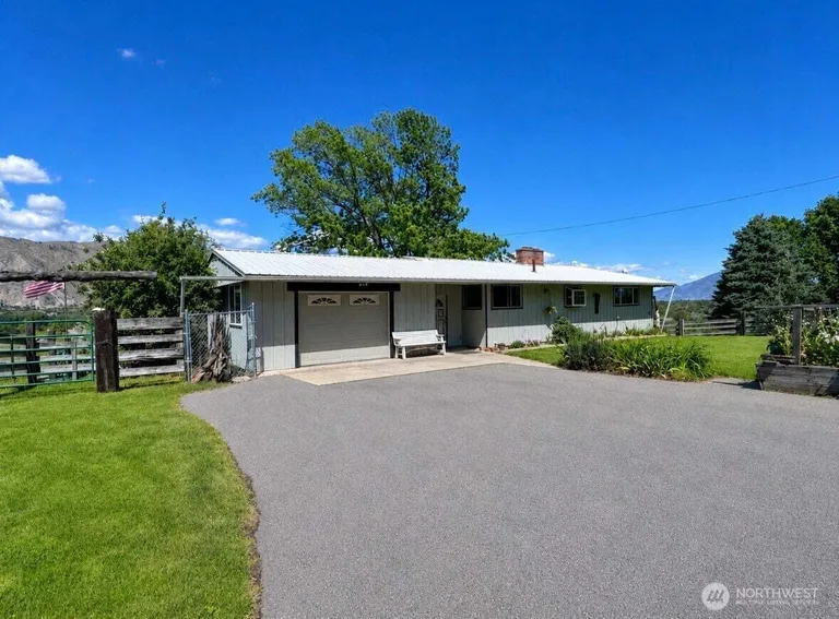 16 Big Rock Rd, Oroville, WA 98844