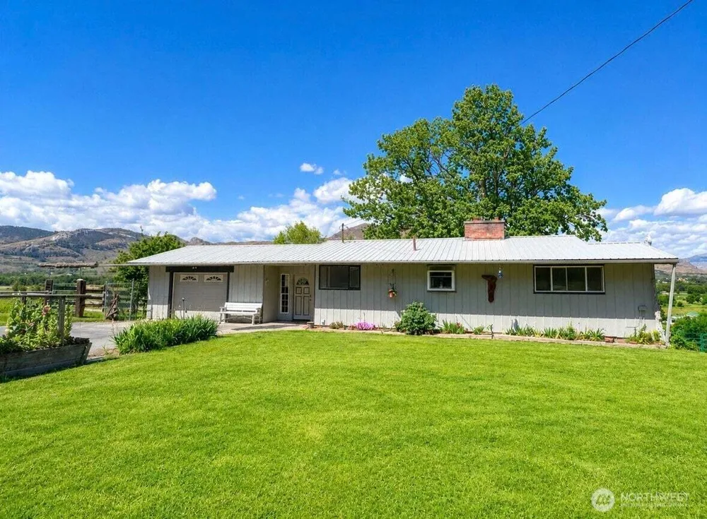 16 Big Rock Rd, Oroville, WA 98844