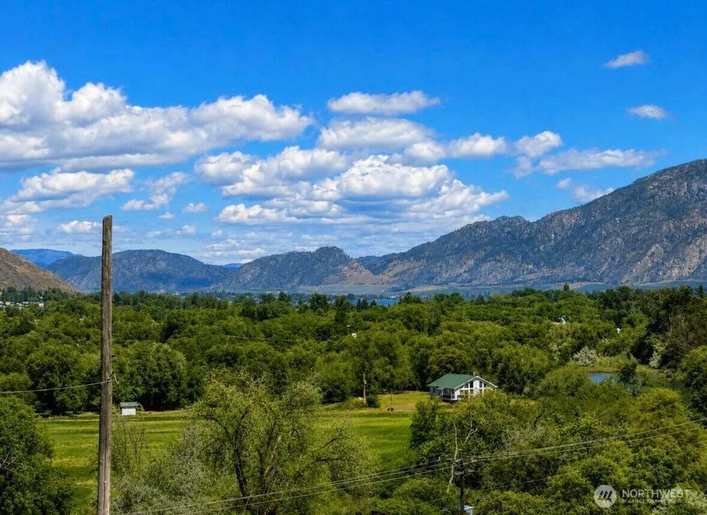 16 Big Rock Rd, Oroville, WA 98844