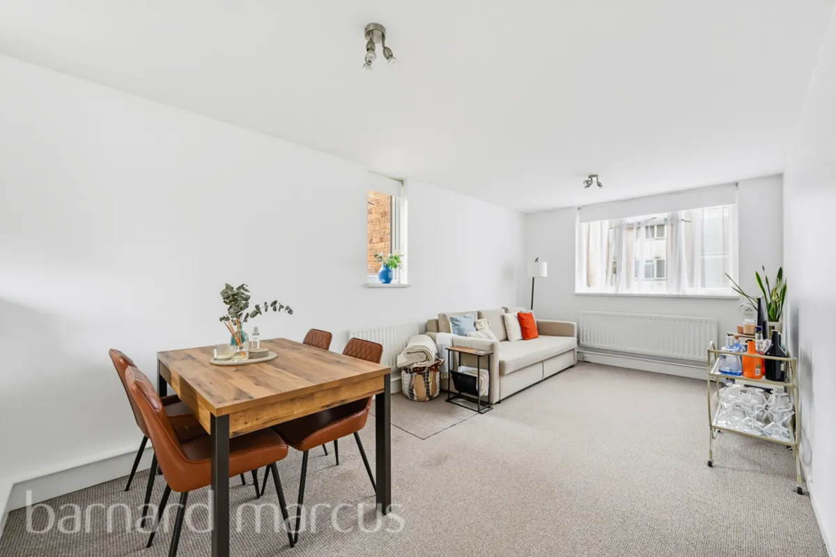 Ashley Crescent, LONDON