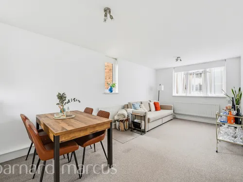Ashley Crescent, LONDONphoto