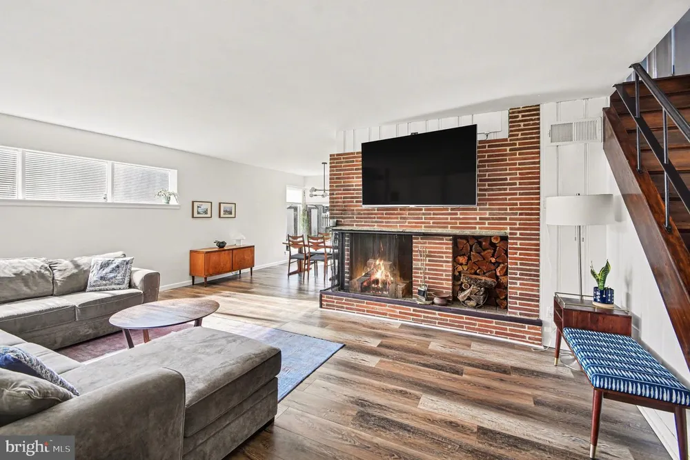 916 E Gowen Ave, Philadelphia, PA 19150