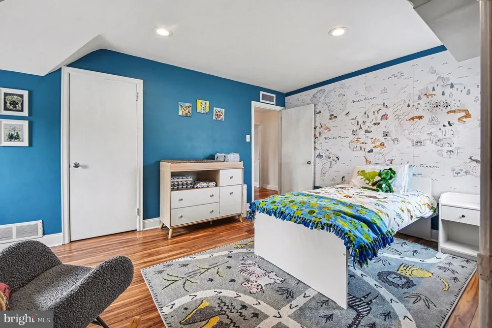 916 E Gowen Ave, Philadelphia, PA 19150