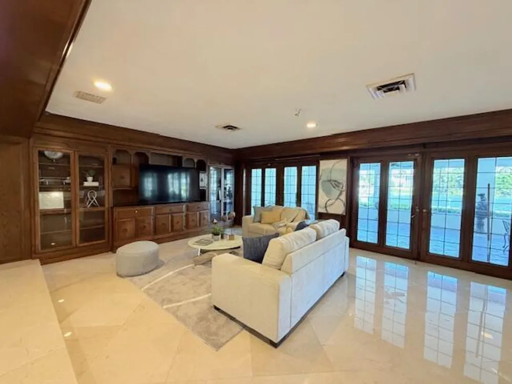 57 Cayuga Rd, Sea Ranch Lakes, FL 33308