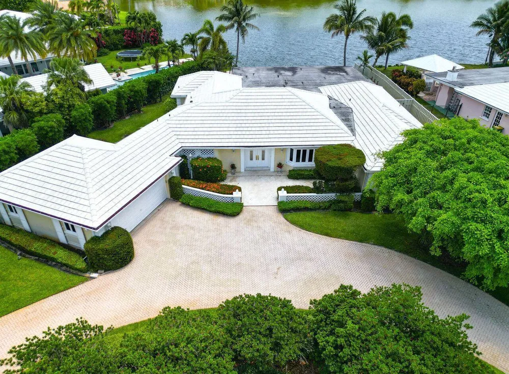 57 Cayuga Rd, Sea Ranch Lakes, FL 33308