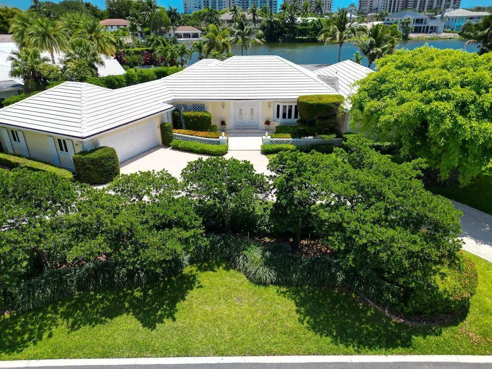 57 Cayuga Rd, Sea Ranch Lakes, FL 33308