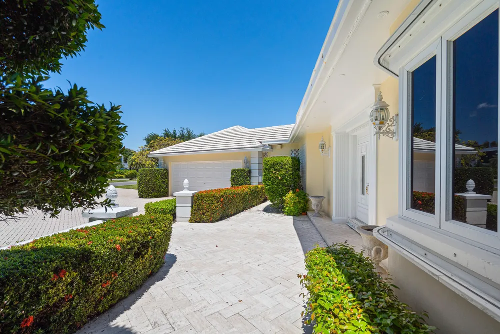 57 Cayuga Rd, Sea Ranch Lakes, FL 33308