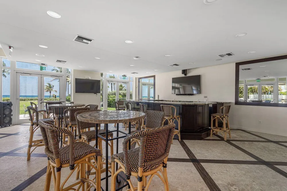 57 Cayuga Rd, Sea Ranch Lakes, FL 33308
