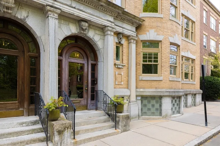 14 Marshal St, Brookline, MA 02446
