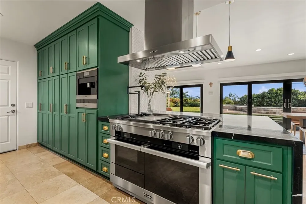 1940 Skycrest Dr, Fullerton, CA 92831