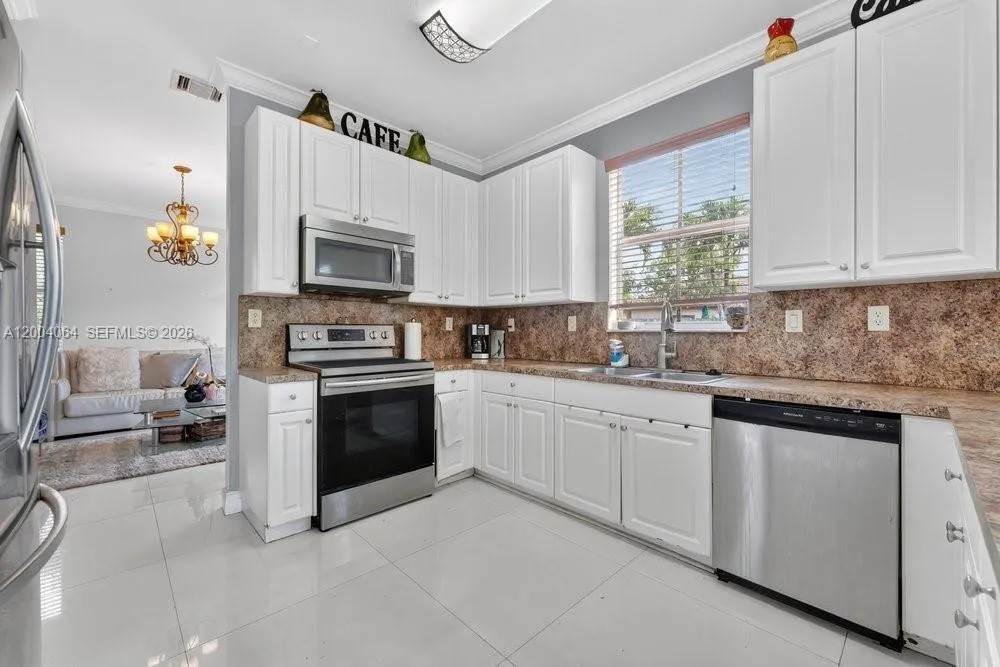 15465 SW 117th St, Miami, FL 33196