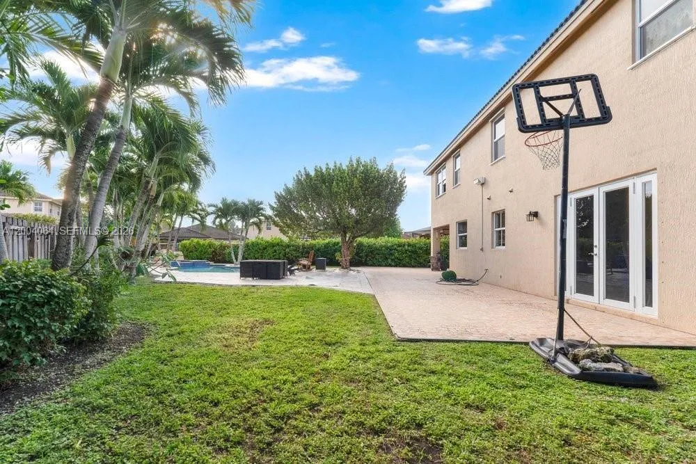 15465 SW 117th St, Miami, FL 33196
