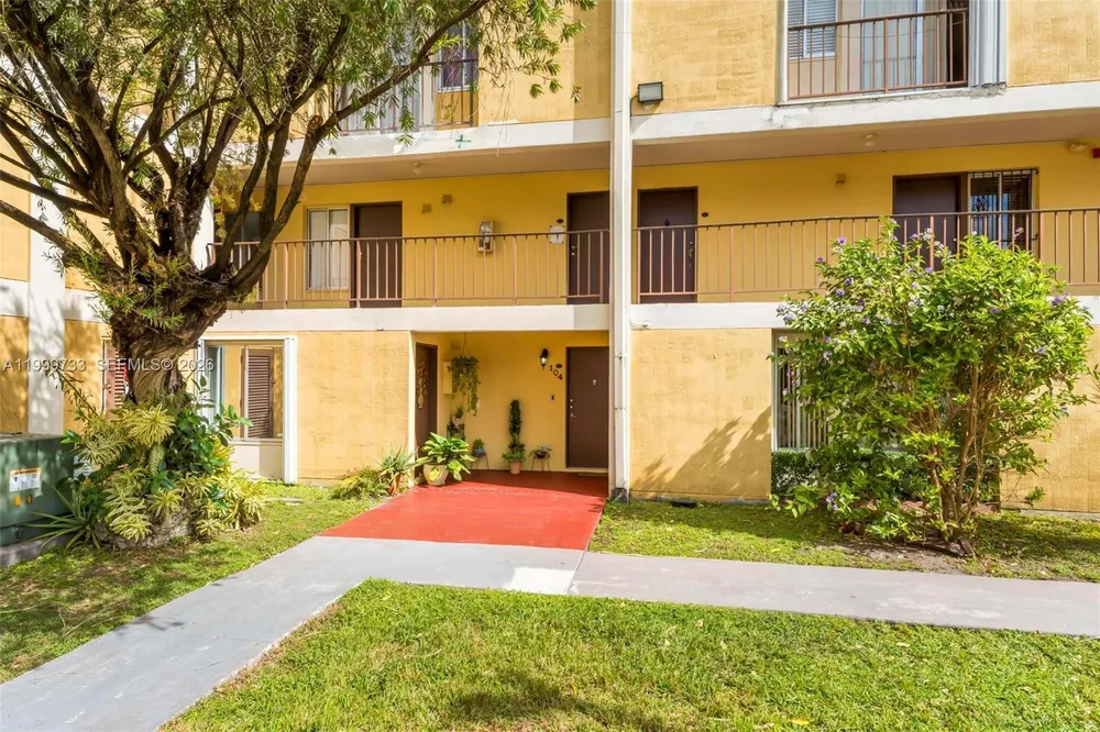 9210 Fontainebleau Blvd, Miami, FL 33172