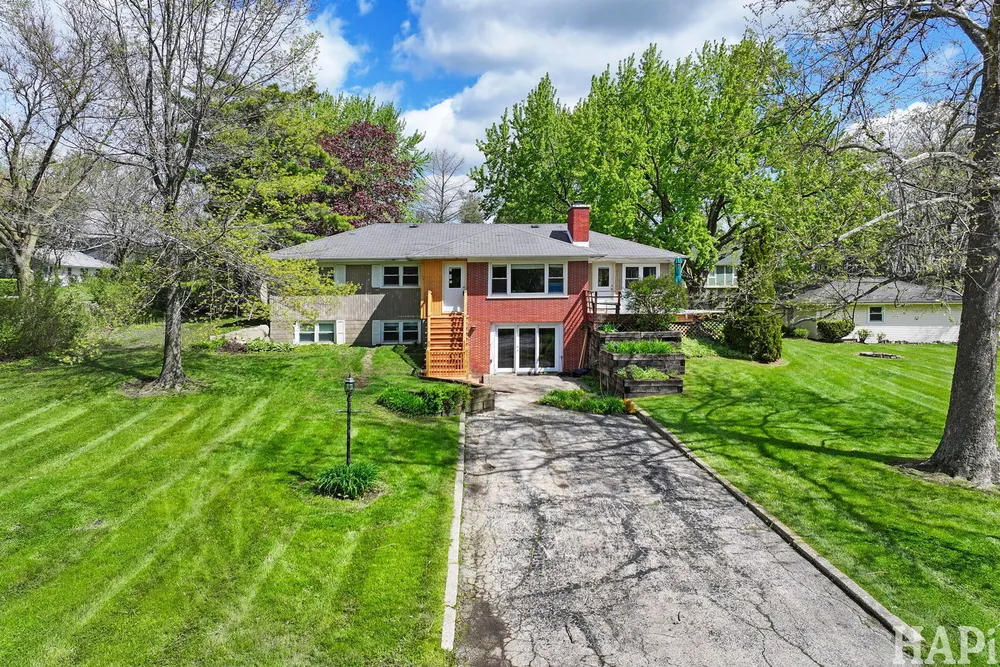 654 Harvard Ave, Barrington, IL 60010