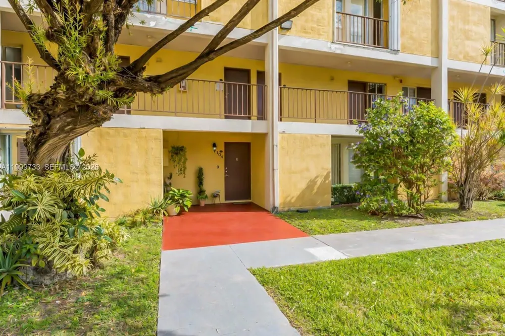 9210 Fontainebleau Blvd, Miami, FL 33172