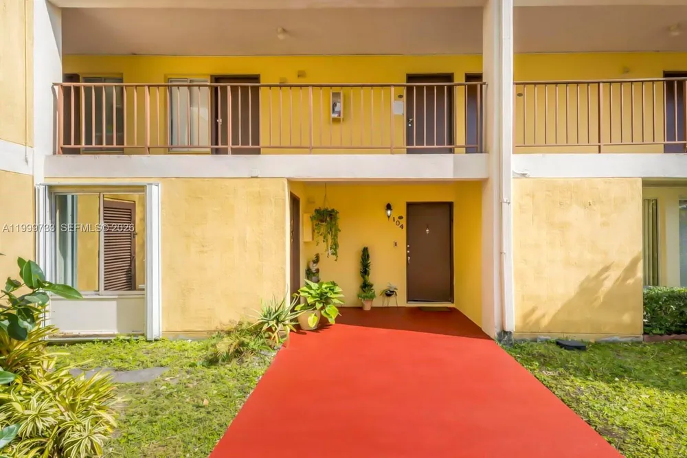 9210 Fontainebleau Blvd, Miami, FL 33172