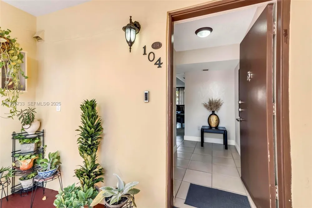 9210 Fontainebleau Blvd, Miami, FL 33172